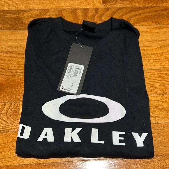 Oakley Women Size small t-shirt - Picture 1 of 4
